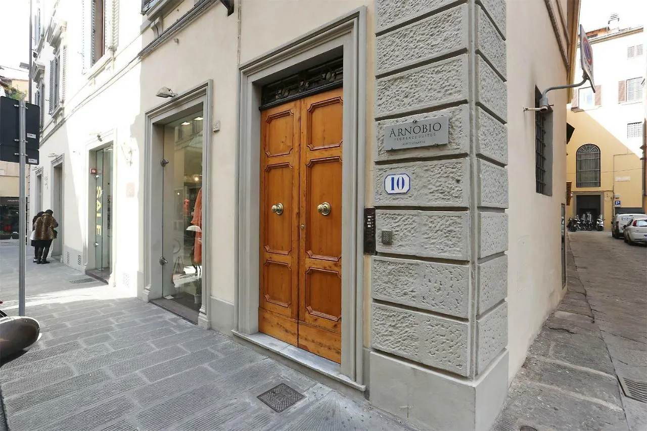 90 négyzetméteres, 2 hálószobás, 2 saját fürdőszobával rendelkező Apartman Történelmi Központ terül Firenze